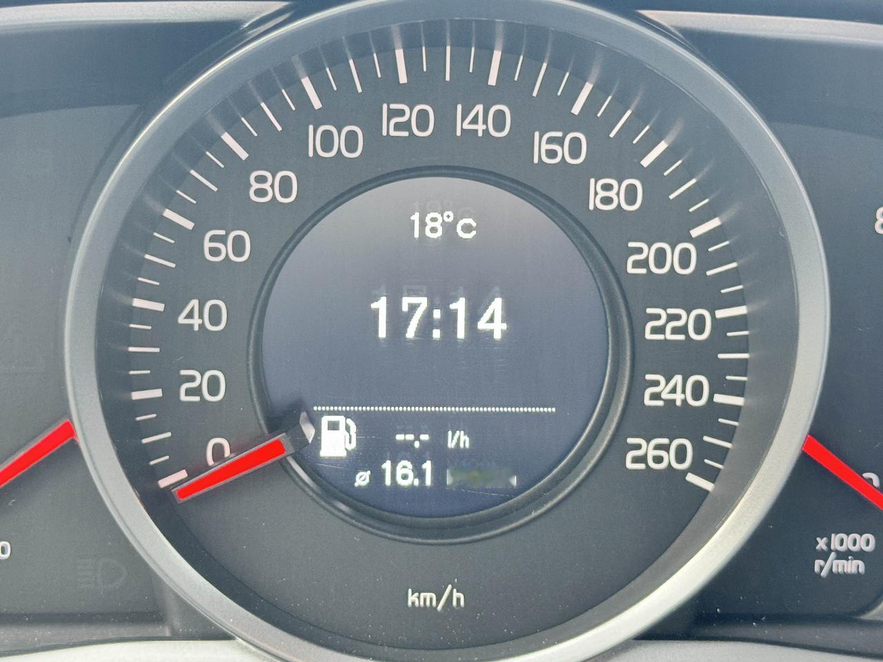 我天天念叨我的车油耗高，已经创造了新的记录。老公嫌我念叨的烦了，说给我换辆车。可