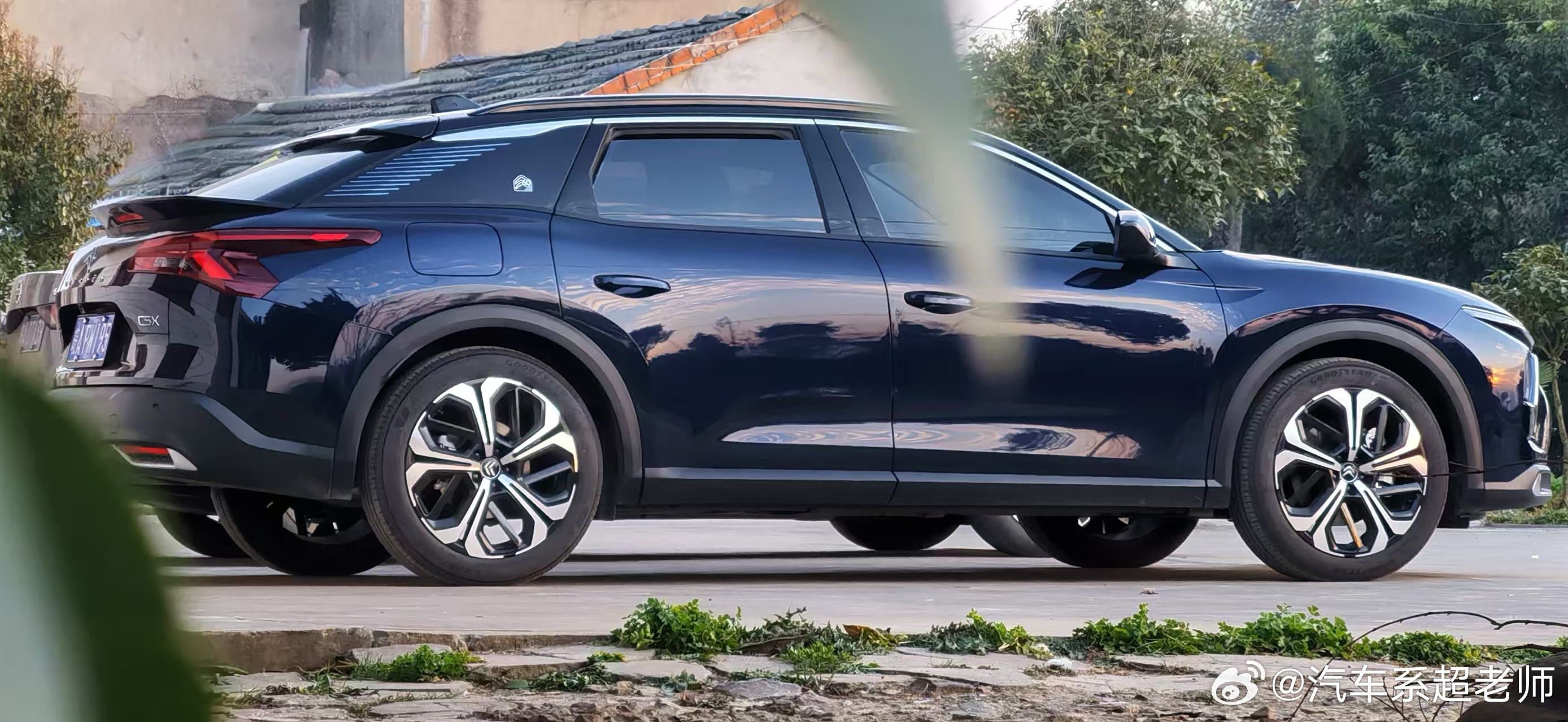 法系现在没什么市场声量，导致昨天2026款凡尔赛上市，全被尚界Z7t给冲了但论外