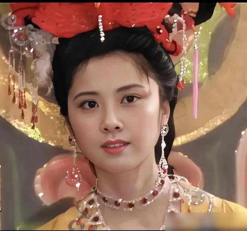 别再同情杨春霞了，她从头到尾就是杨洁导演献给《西游记》的一件“祭品”。
为了骗