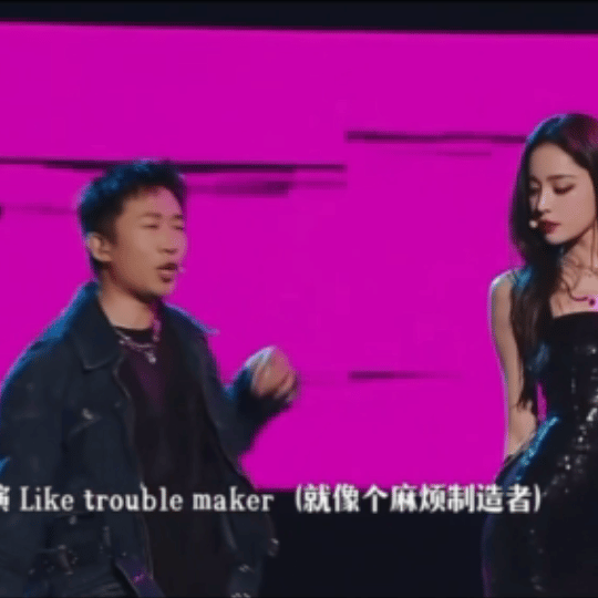 杨迪回应和古力娜扎跳舞像小偷魔力歌先生他跳的时候肩膀都带着点紧绷，像是怕动作太大