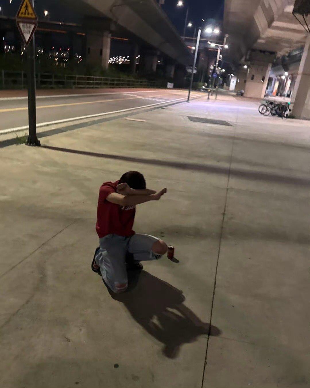 我就站在你面前 你看我几分像从前 ​​​