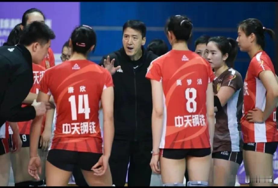 女排联赛，半决赛第一场，江苏队主场1-3败给天津队；其实两队实力仲伯之间，李盈莹