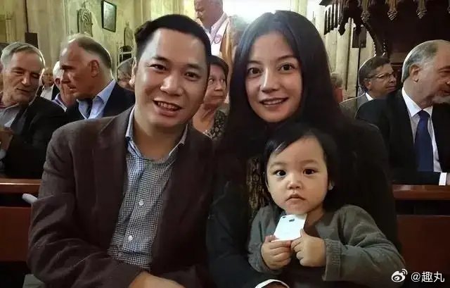 赵薇离婚 赵薇前夫黄有龙及孩子：1、黄有龙新加坡富商，和赵薇同岁，只比赵薇大6个
