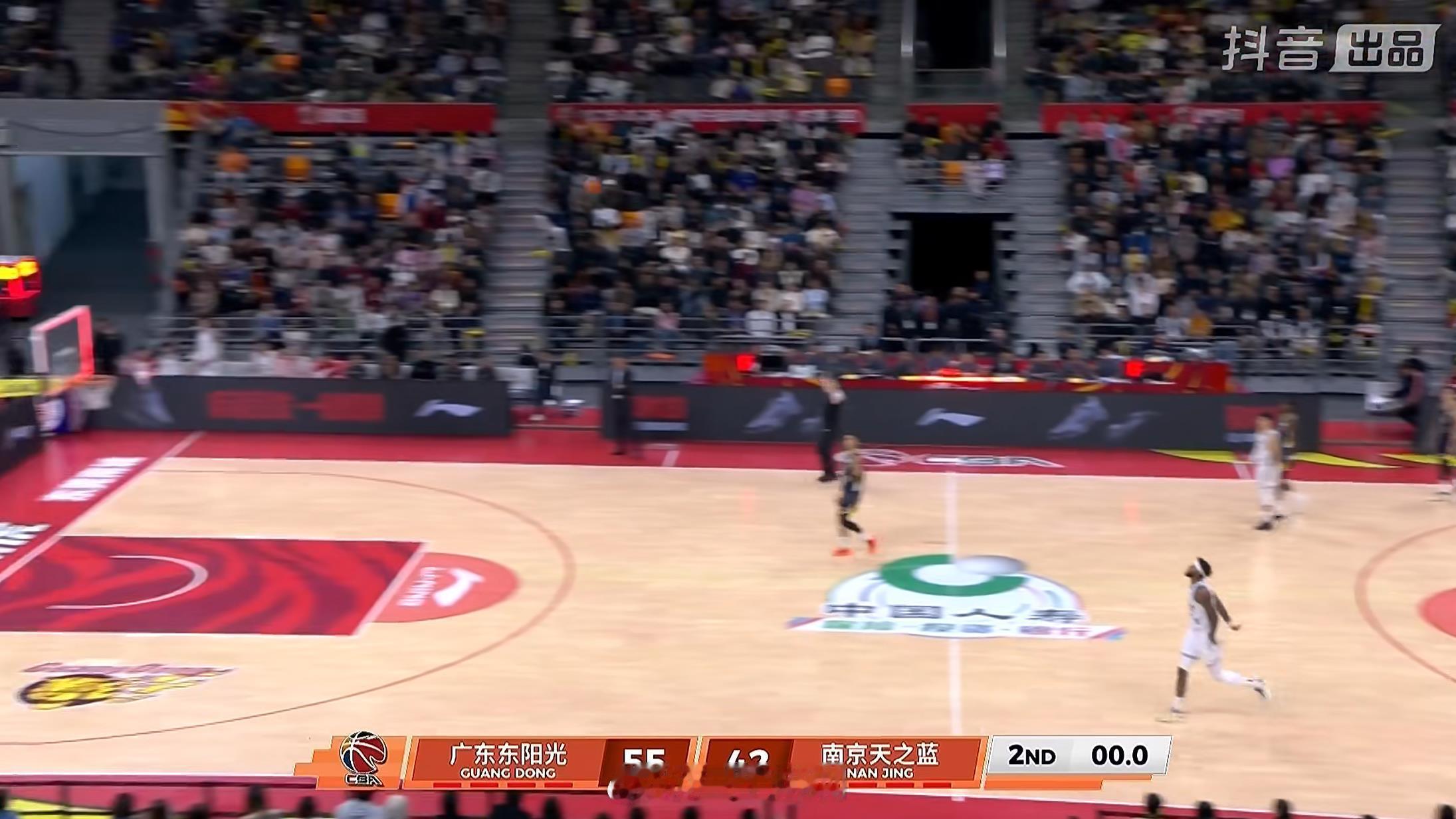 广东男篮vs同曦男篮 刚刚打开电脑，新赛季第一次在线上看CBA，还不太习惯