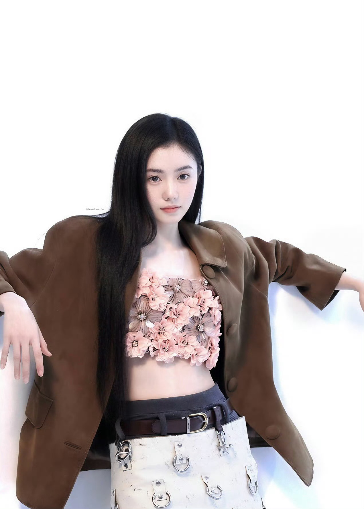 这张图的文案是“女人才不会嫉妒我 她们只会爱上我”放在刘浩存这里太对了….🩰 