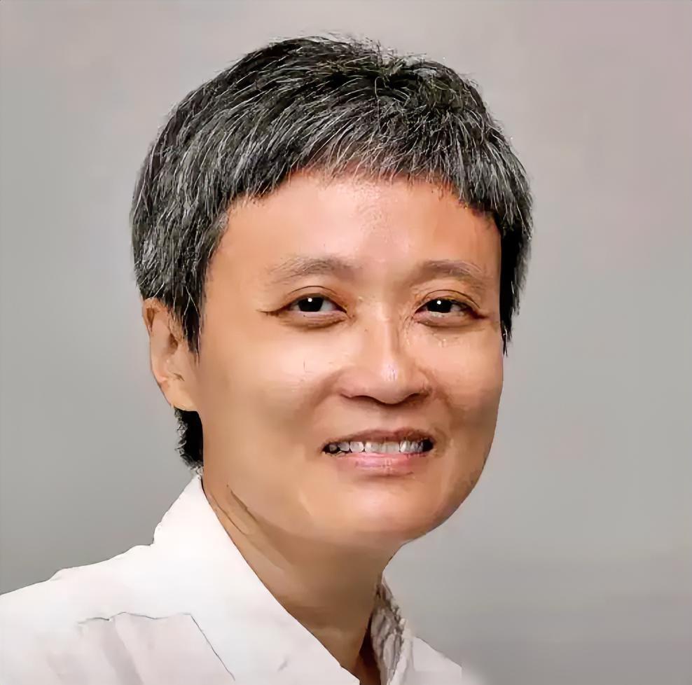 新加坡《联合早报》驻北京特派员沈泽玮先是在《联合早报》发文将电影《给阿嬷的情书》