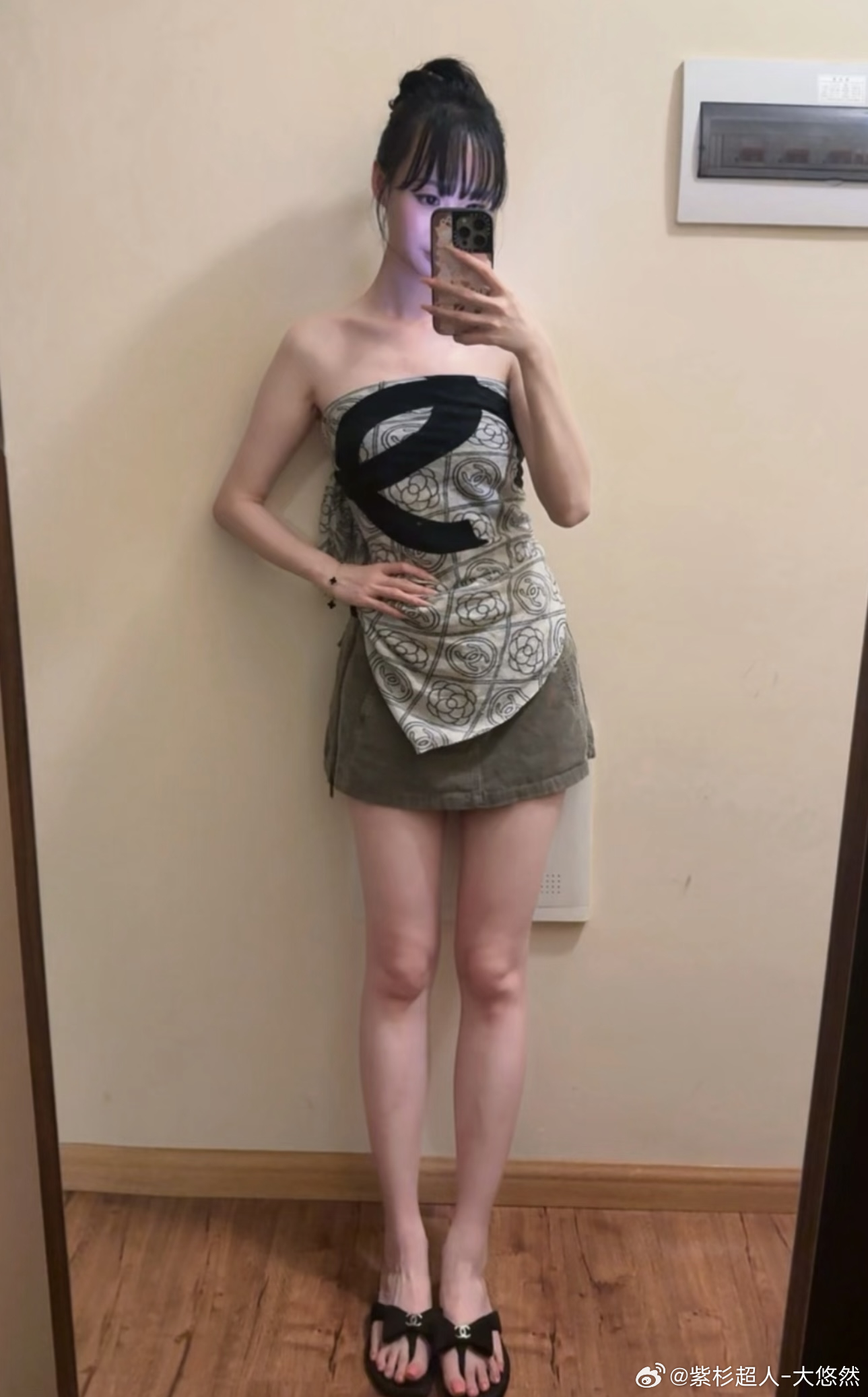 Chanel 26A方头绒面蝴蝶结拖鞋，辣妹夏日本命鞋又被蝴蝶结操控了，蝴蝶结人