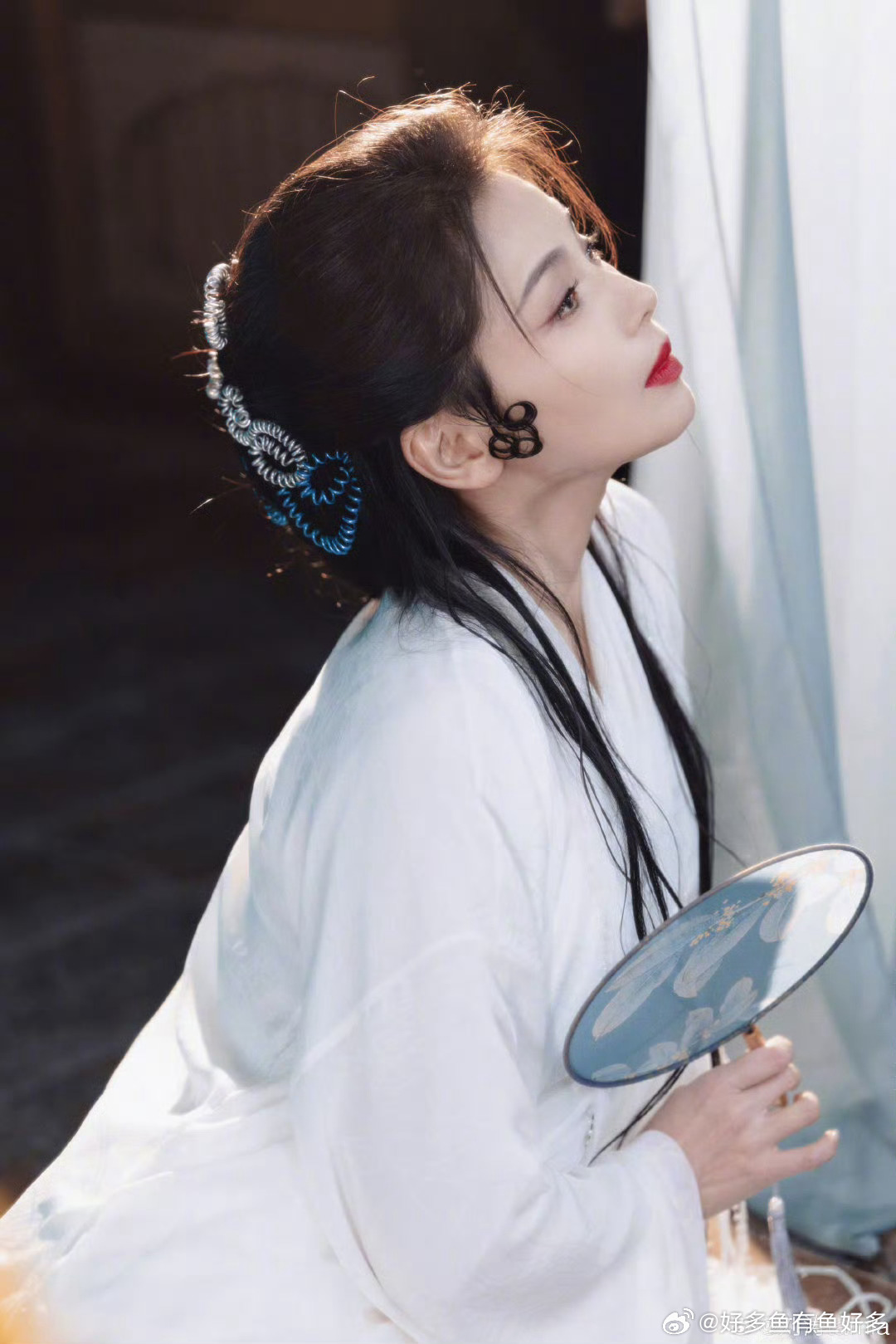 刘涛听到自己像白蛇的反应刘涛被夸像白蛇机智回应 何赛飞说刘涛像白蛇自带仙气，涛姐