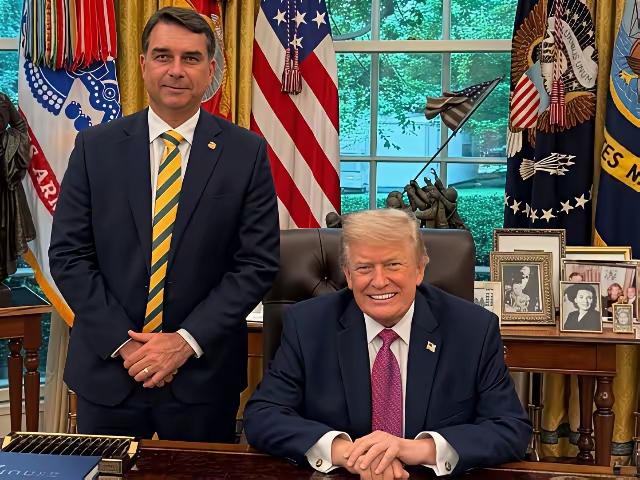 跑路到美国的弗拉维奥·博索纳罗，以“巴西领导人”的身份，隔着大洋向巴西民众和国际