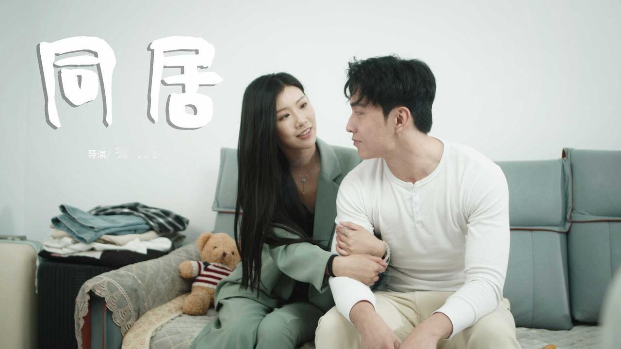我也不支持婚前同居。就像黄圣依说的，这对女性不太好。从传统观念看，婚前同居可能会