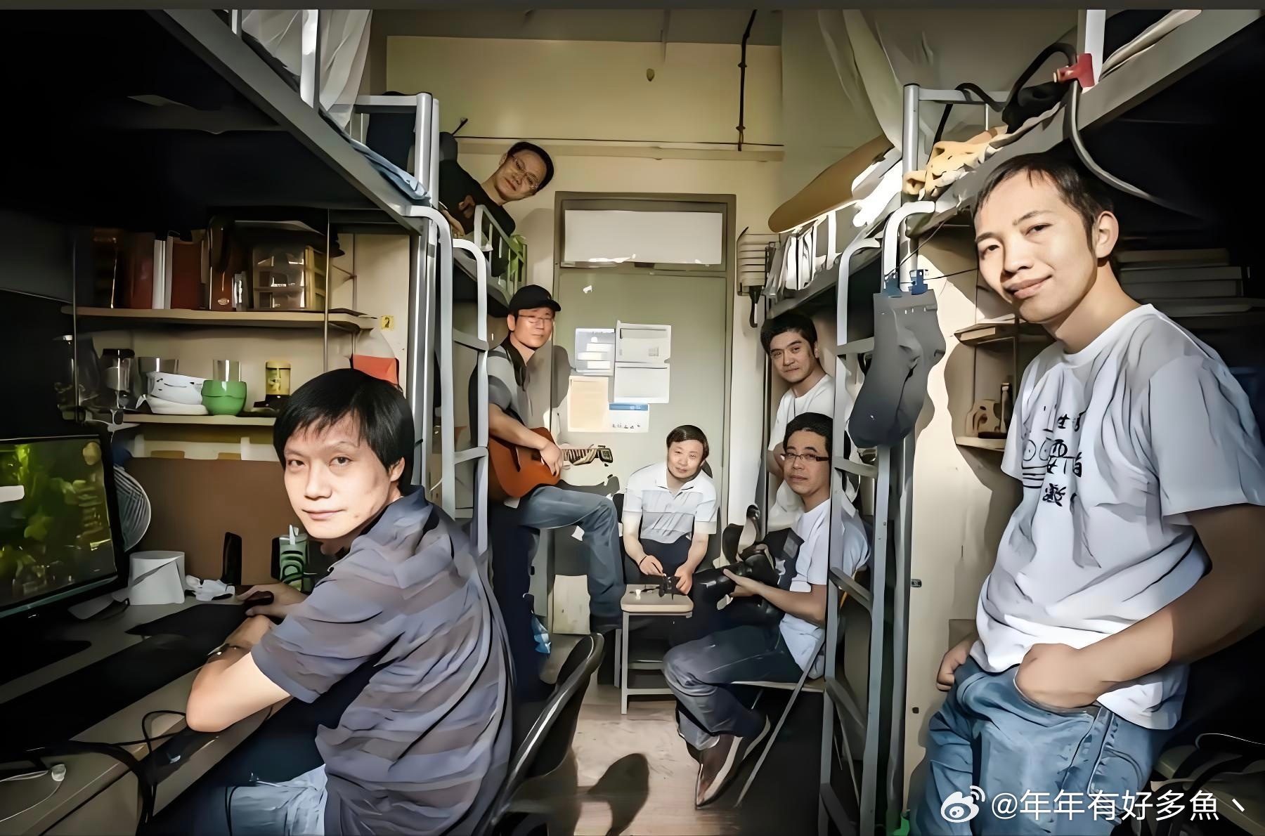 雷军以前宿舍七人，一人不落，挺牛的。 