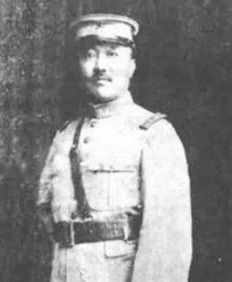 1938年，日军少将带16个军官视察伪军师长黄宇宙的队伍，期间，他感觉不对劲，正