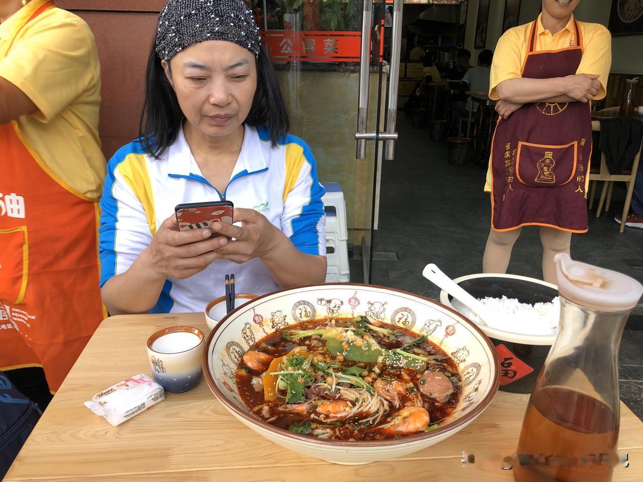 其实我也蛮佩服我自己的！作为一个70后，眼睛还没有老花，精力充沛，开车一天高速可