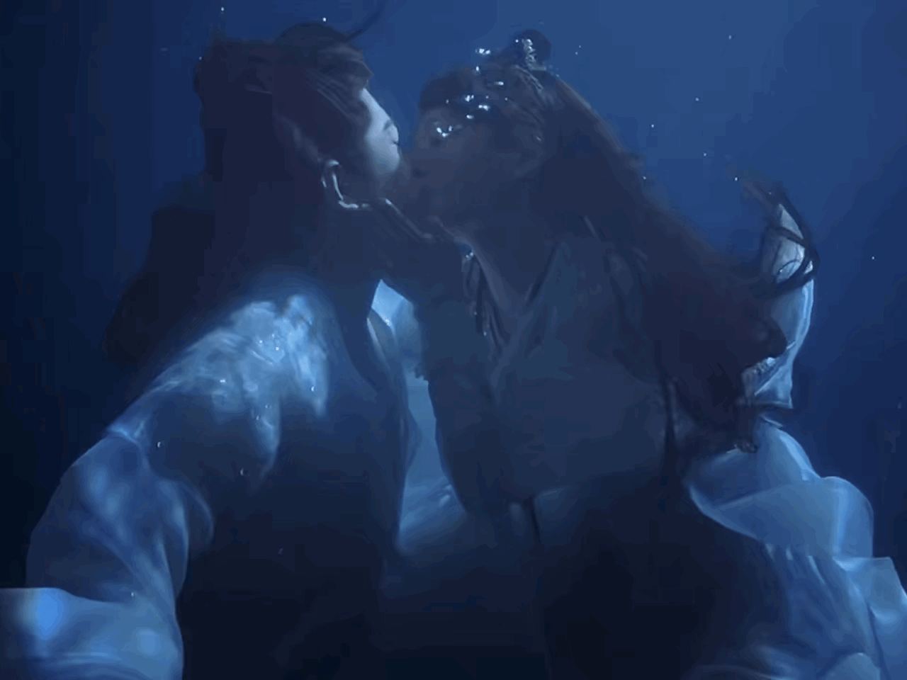 #肖战任敏水下吻#玉骨遥《生生》mv释出，时影朱颜水下吻诶啊啊啊啊啊！！没酸！好