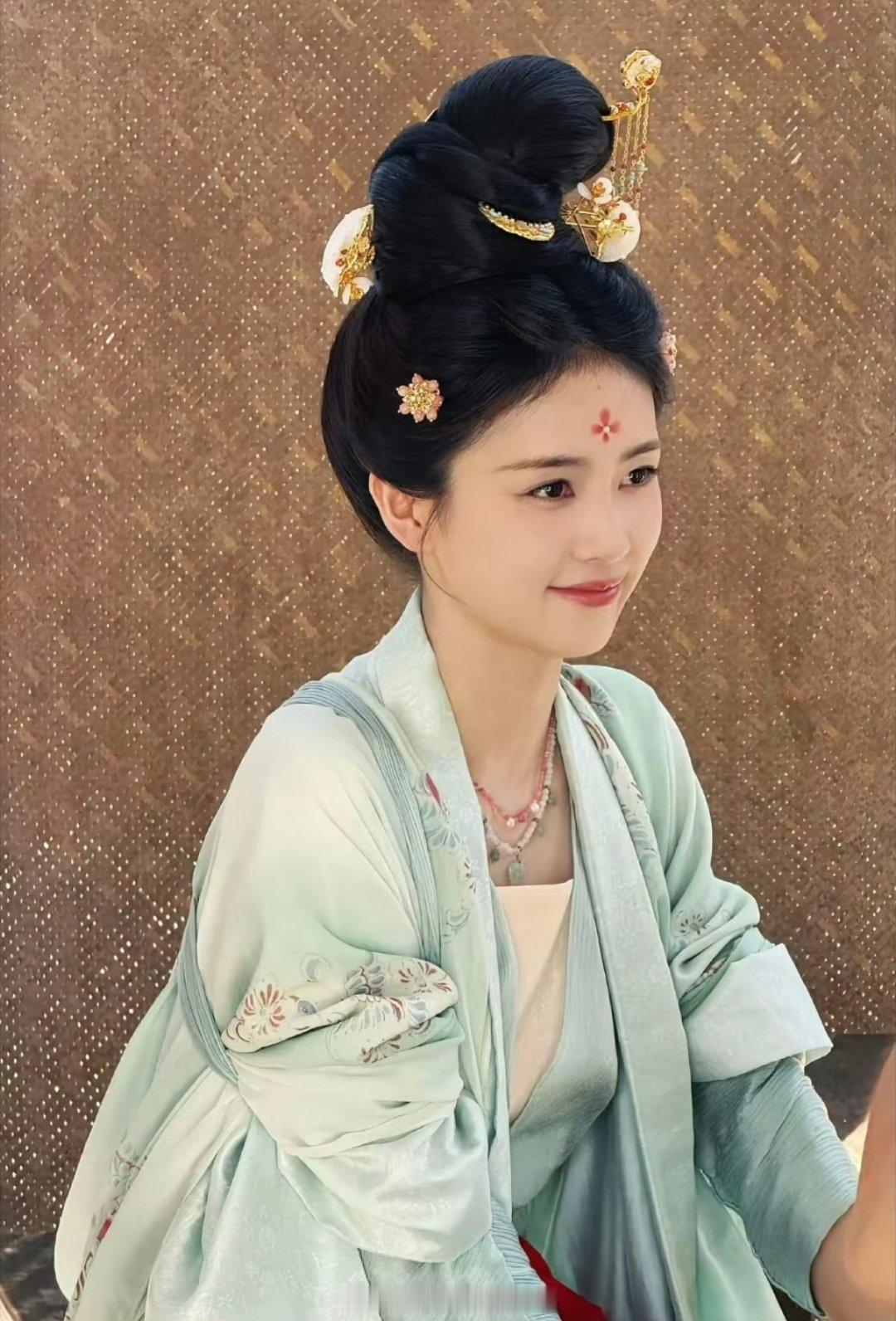 白鹿身世最复杂的角色来了身份层层交织，命运跌宕起伏，全新角色看点拉满，太期待了！