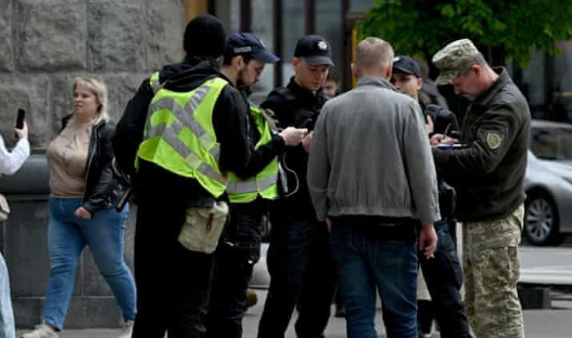 据以色列媒体报道，以色列可能在2026年1月后，将境内约2.5万名乌克兰难民遣返