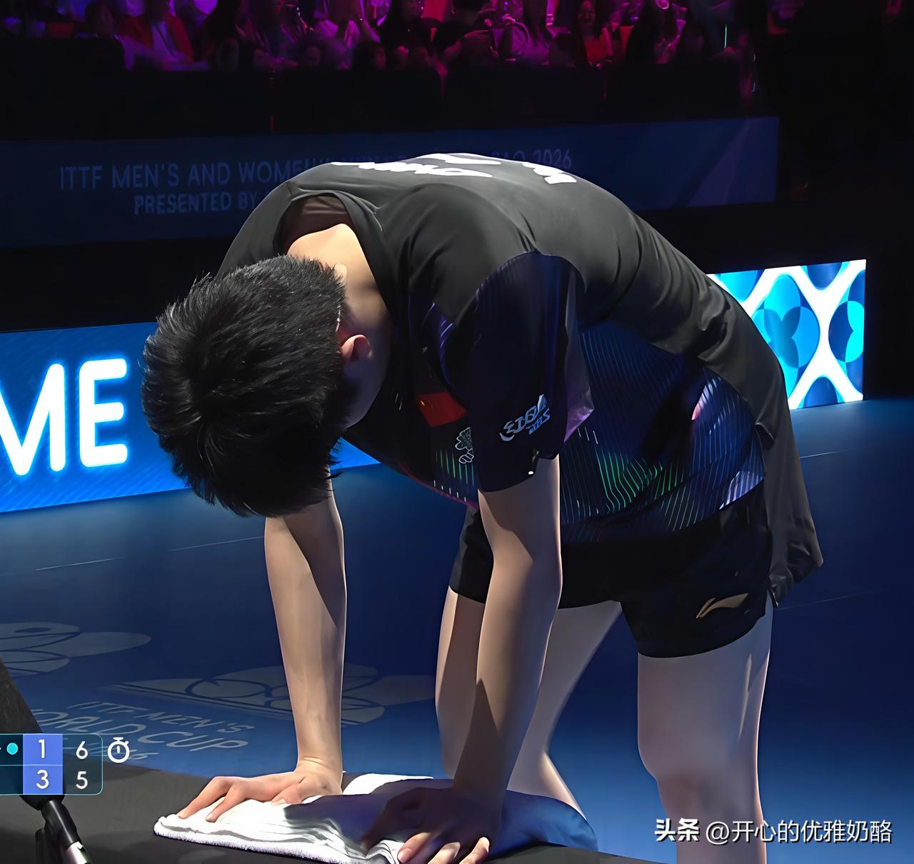 温瑞博输了很难过，男队只剩下一个独苗。
还想着小温和王楚钦守上下半区，两个人会师