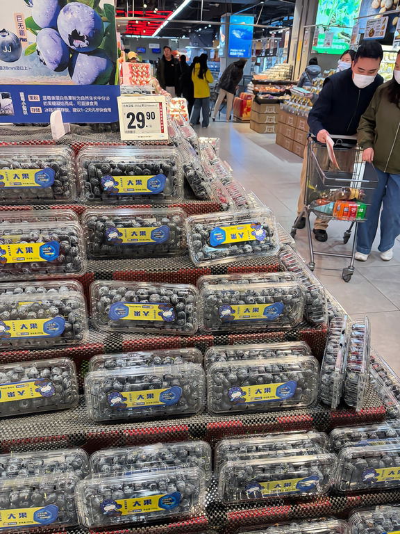 蓝莓价格大跳水了 感觉……是过季了吧？之前一直在盒马买蓝莓，最早那会儿，卖29块