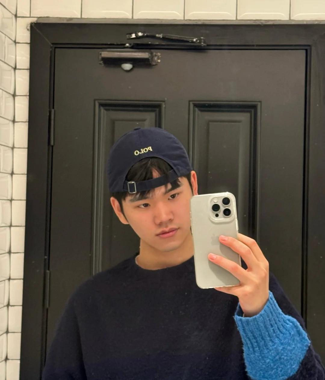 周一好
第一次看闪灵就遇上重映[惊喜]
周末的双眼皮很明显
少年感 闪灵 周末