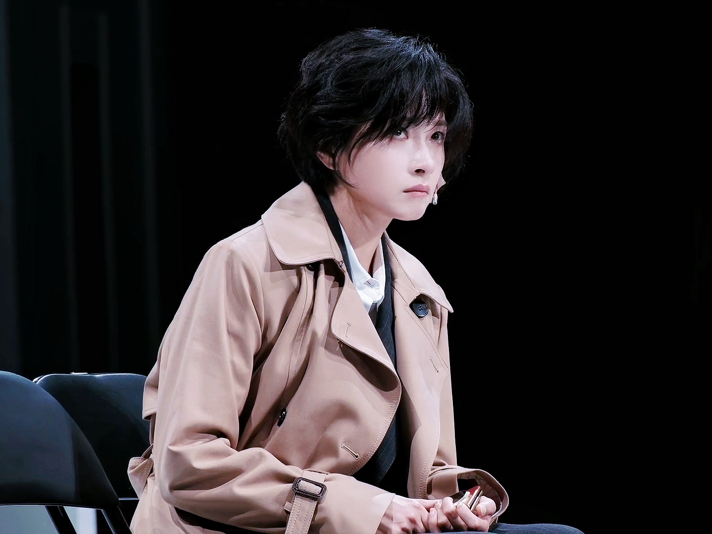 万茜 ｜万茜的幕间漫游记 ｜万茜icy 梦本是黑白的，你潜入，万物便染上朝霞与落