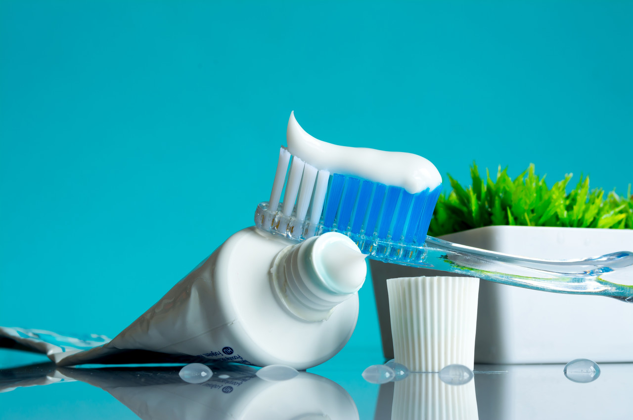 口腔个护热销超20亿元！小阔科技携“参半”品牌递表港交所，毛利率高达70%|港E声