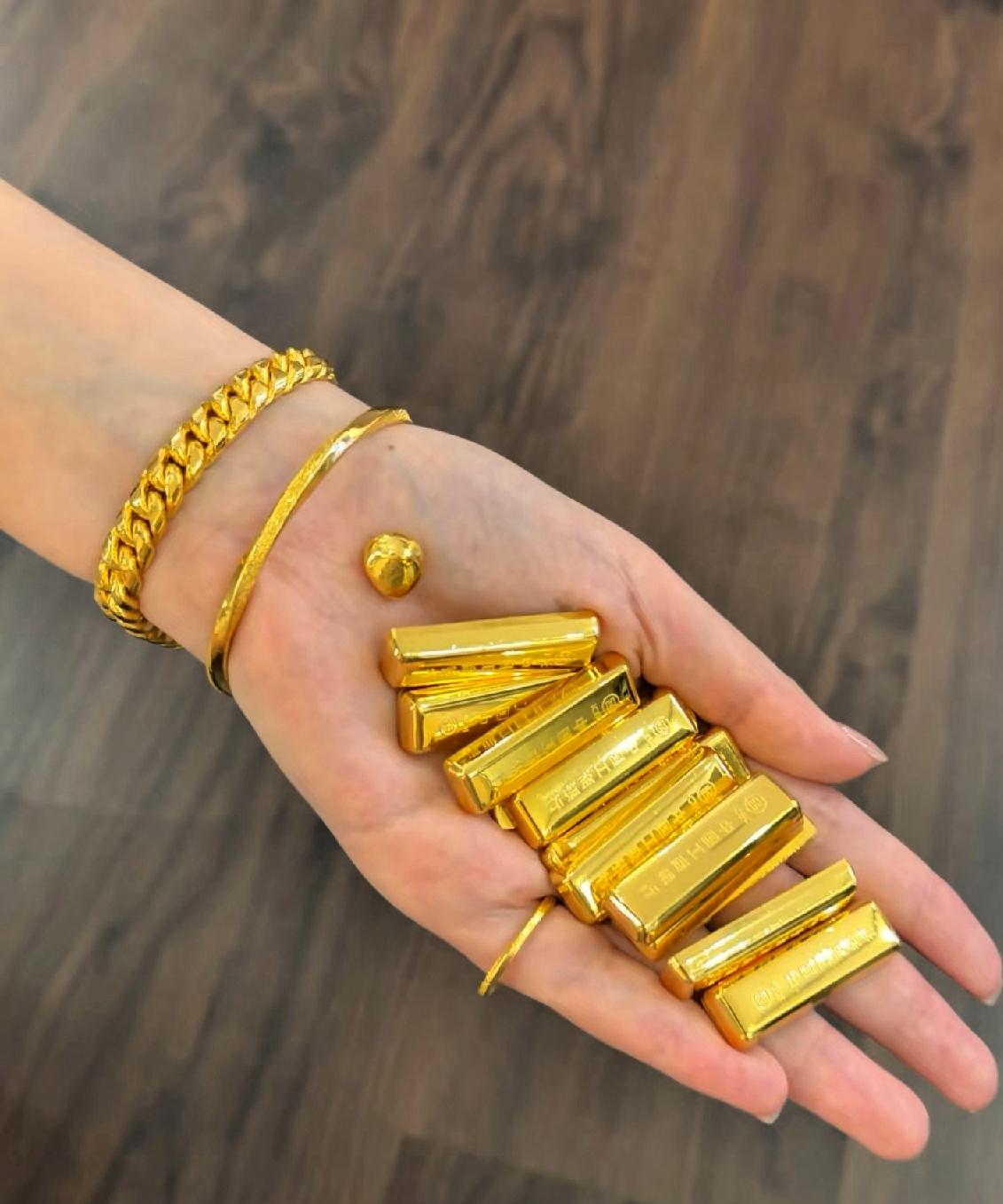 4月3日，
今天这波操作，真想狠狠给自己两大耳刮子。

看着账户里的闲钱，再瞅瞅