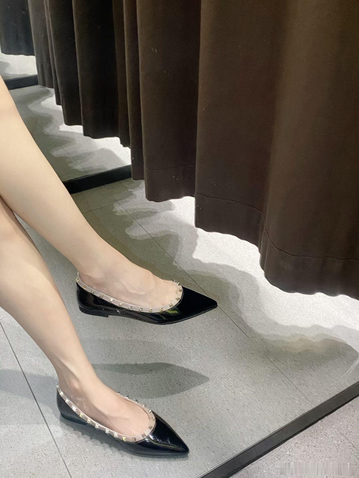 时尚的高跟鞋[超话] 尖头眸盯精彩人像[超话] ​​​