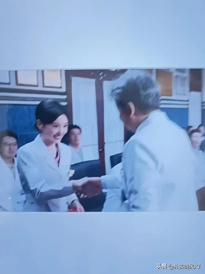 《问心2》盛主任针对方筱然这事，简直是小心眼大暴露。方筱然获“优秀医生”称号，那