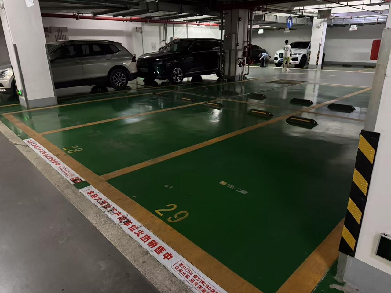 朋友们，觉得我在番禺市桥这边花130万拿下十个车位，每个月收个1万块，是个明智的