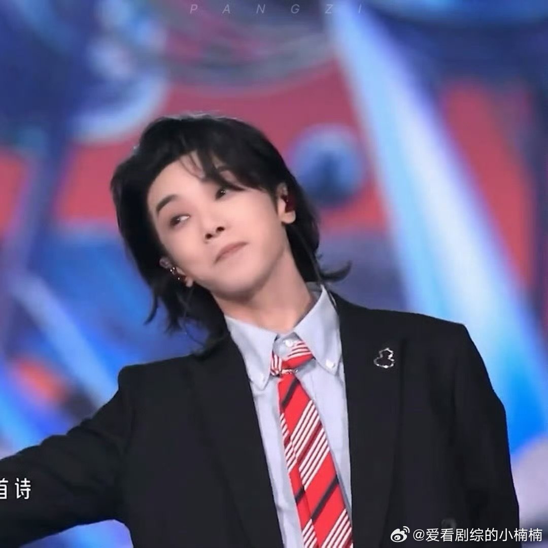 被华晨宇候场萌得乱七八糟的华晨宇不挑眉挑战失败 被这个候场华晨宇萌得乱七八糟的 