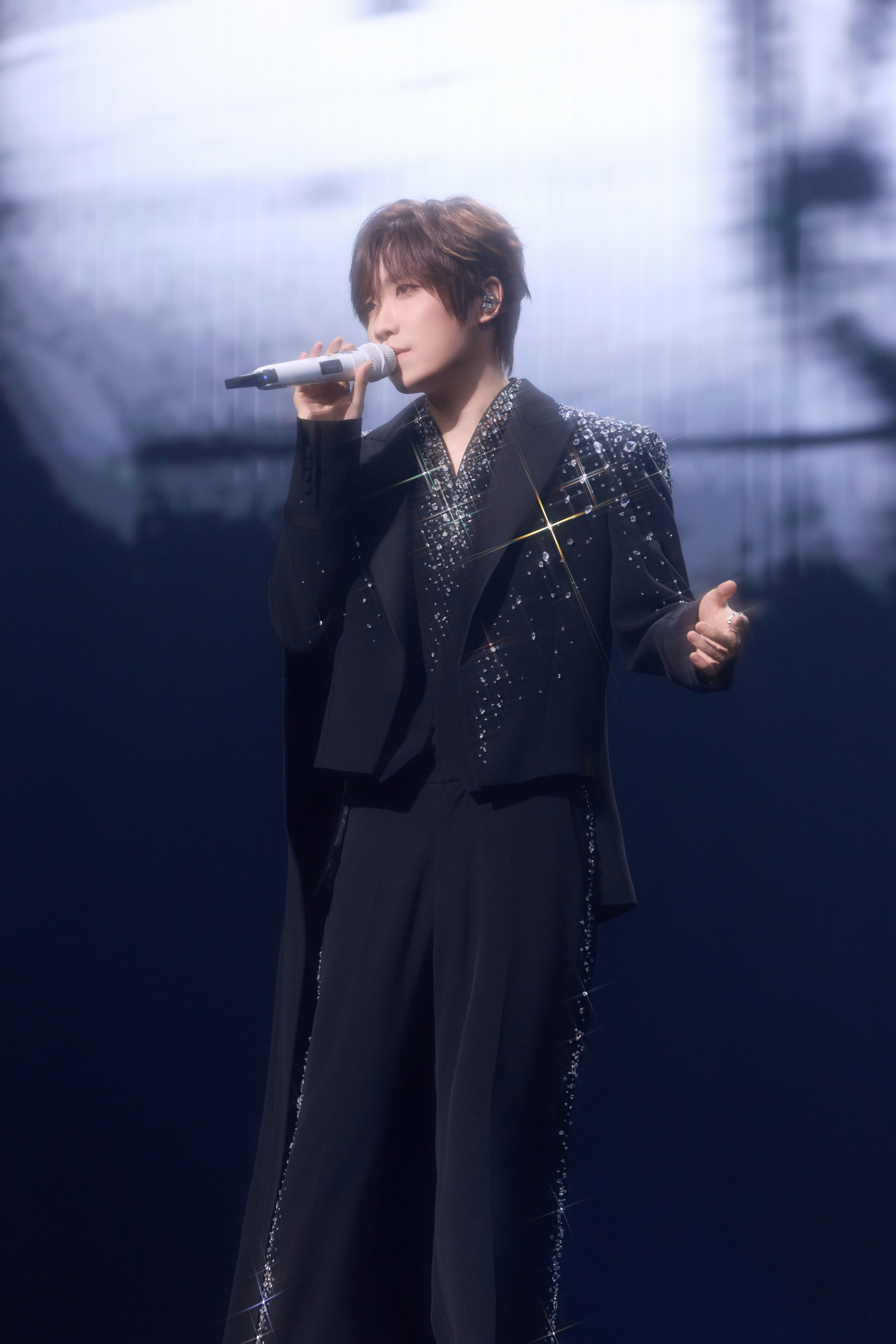 徐良这跟偶像去KTV对唱有什么区别 看到徐良演唱会的对唱环节好会玩！直接做成KT