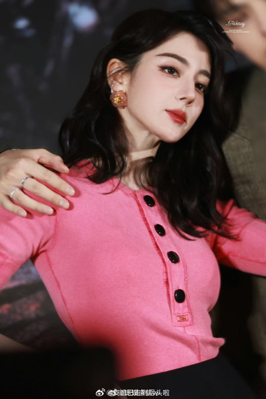 金鹤龙给迪丽热巴化的美神灵主妆简简单单但是美出神图的迪丽热巴 