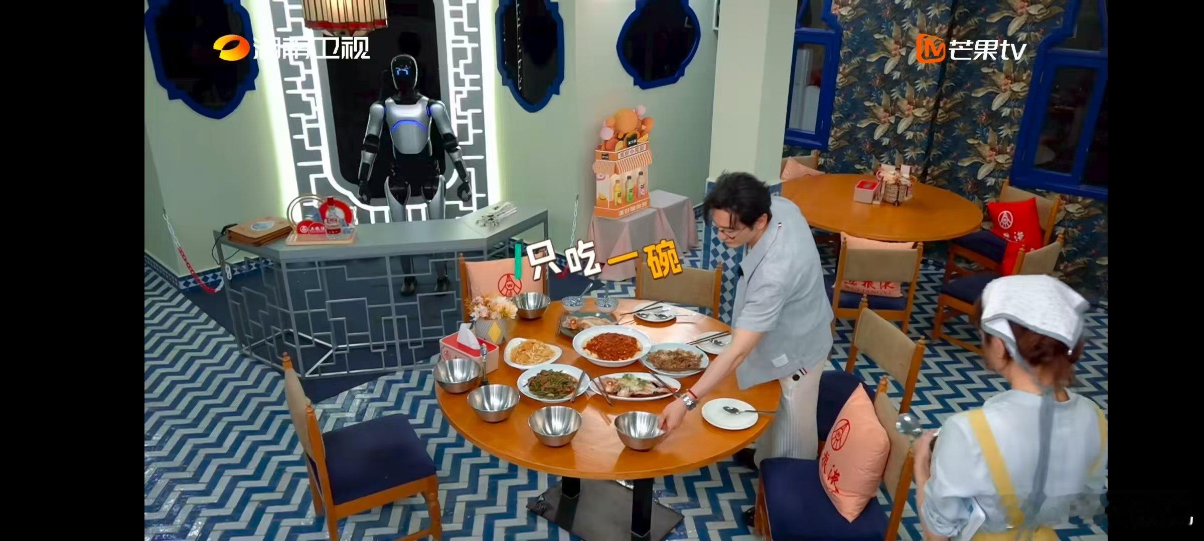 黄晓明[超话]黄晓明用盆干饭人狠话不多中餐厅中餐厅名场面哇哦，《中餐厅》合伙人吃