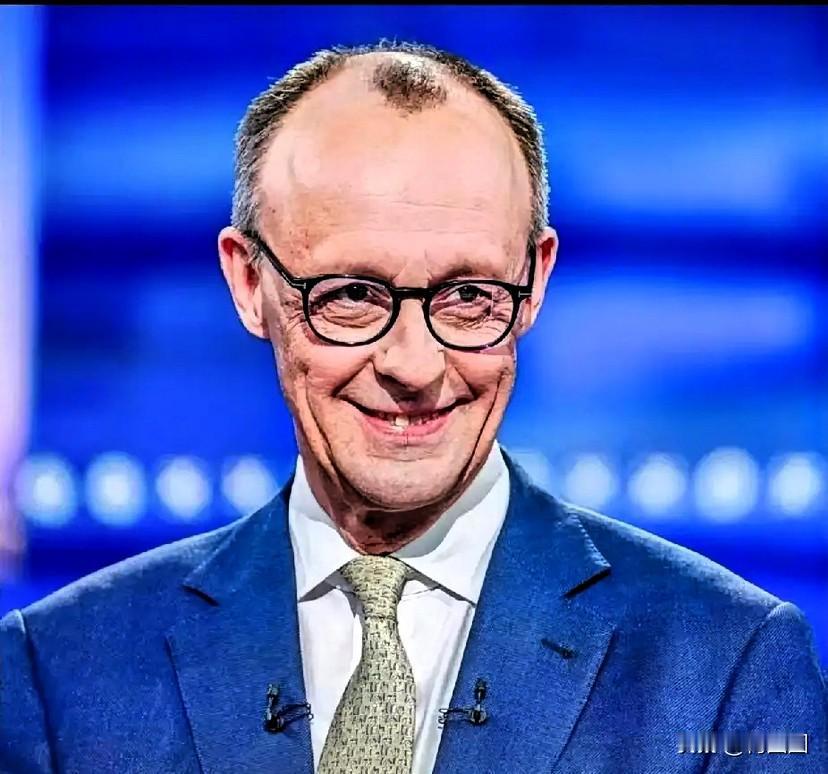 德国炸开了锅！


德国总理默茨强硬表态，将在2026年增加30亿欧元对乌的援助