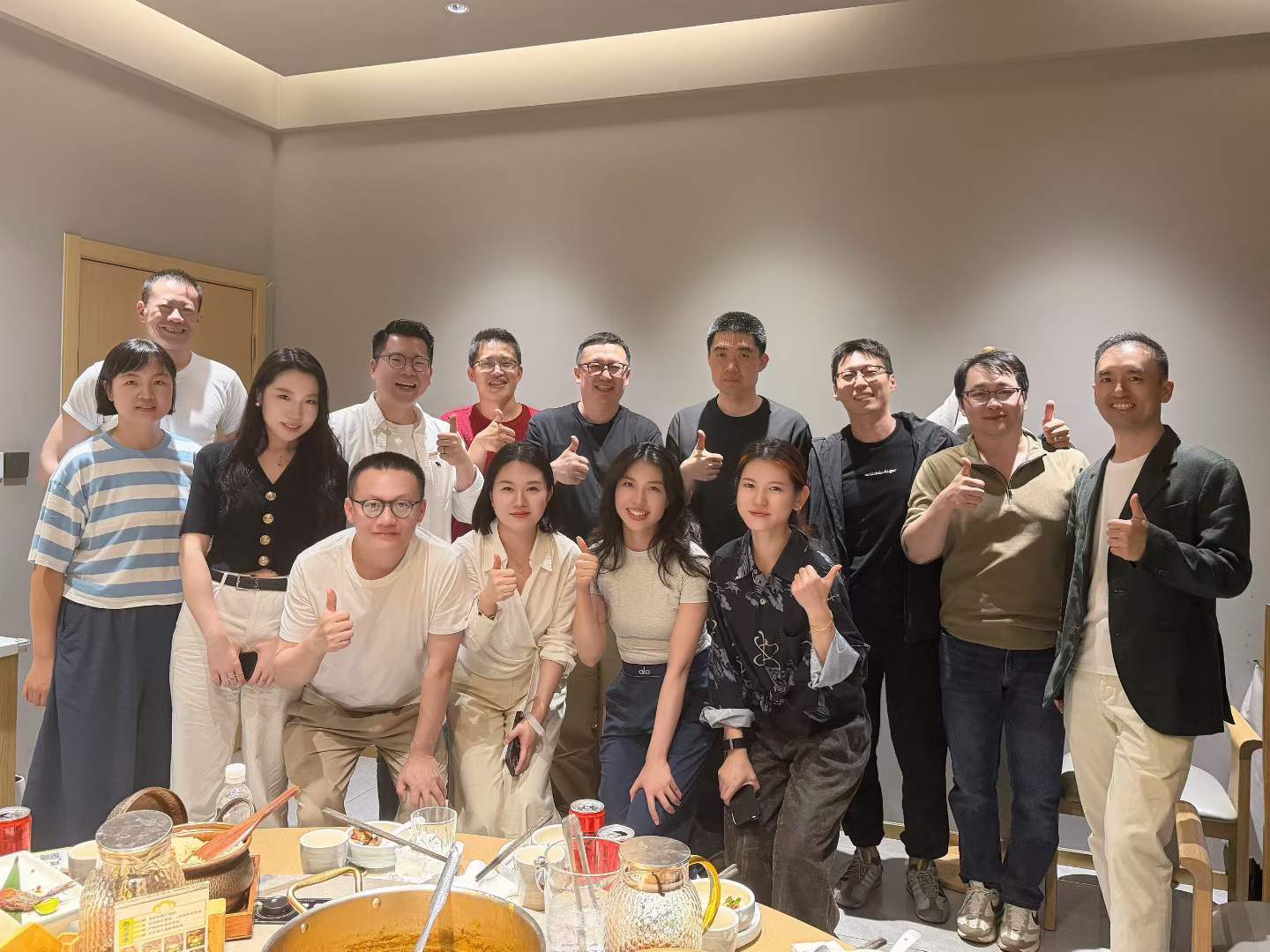 这个饭局有点意思，聊的什么呢？ 