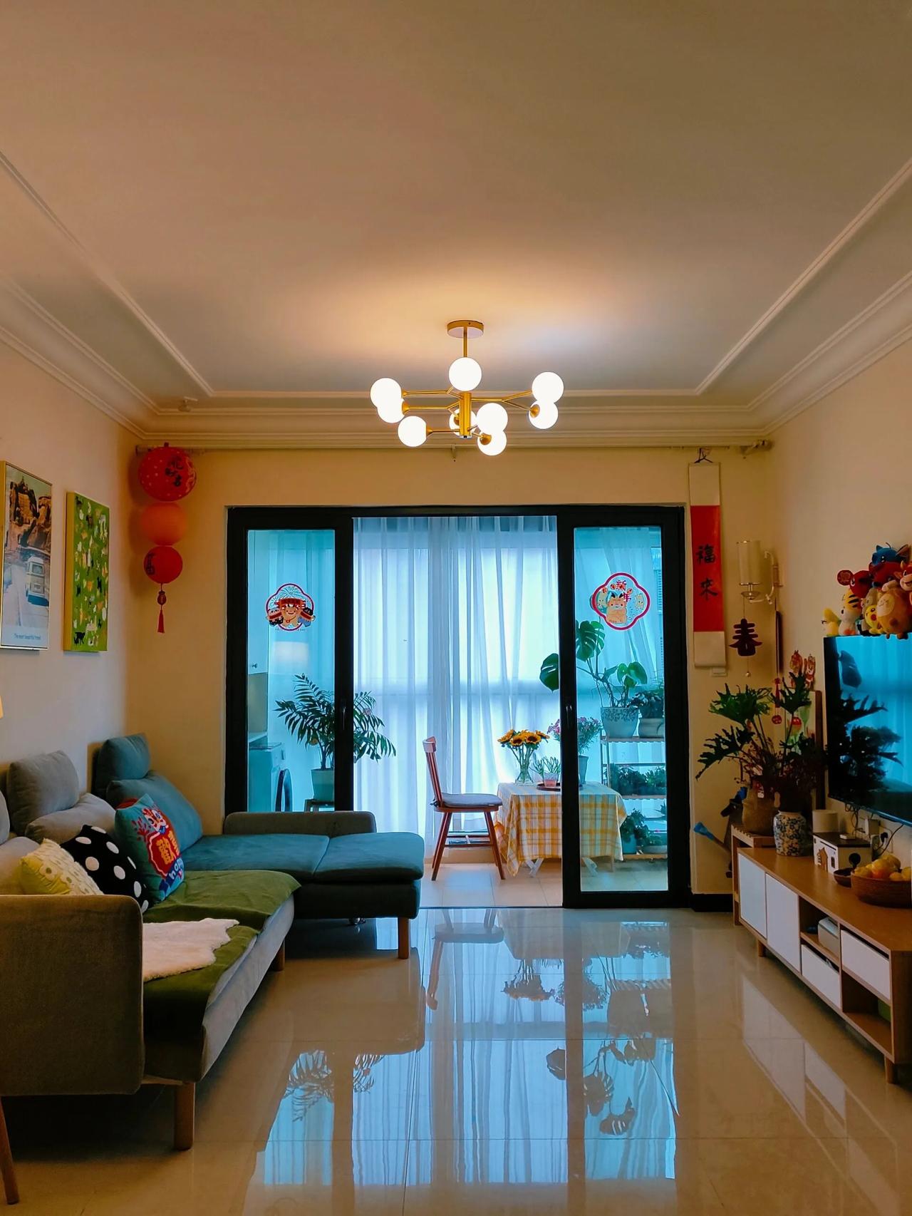 一个普普通通的单亲妈妈，和她无比温馨的80平小家，没什么大不了的，无非是一个人带