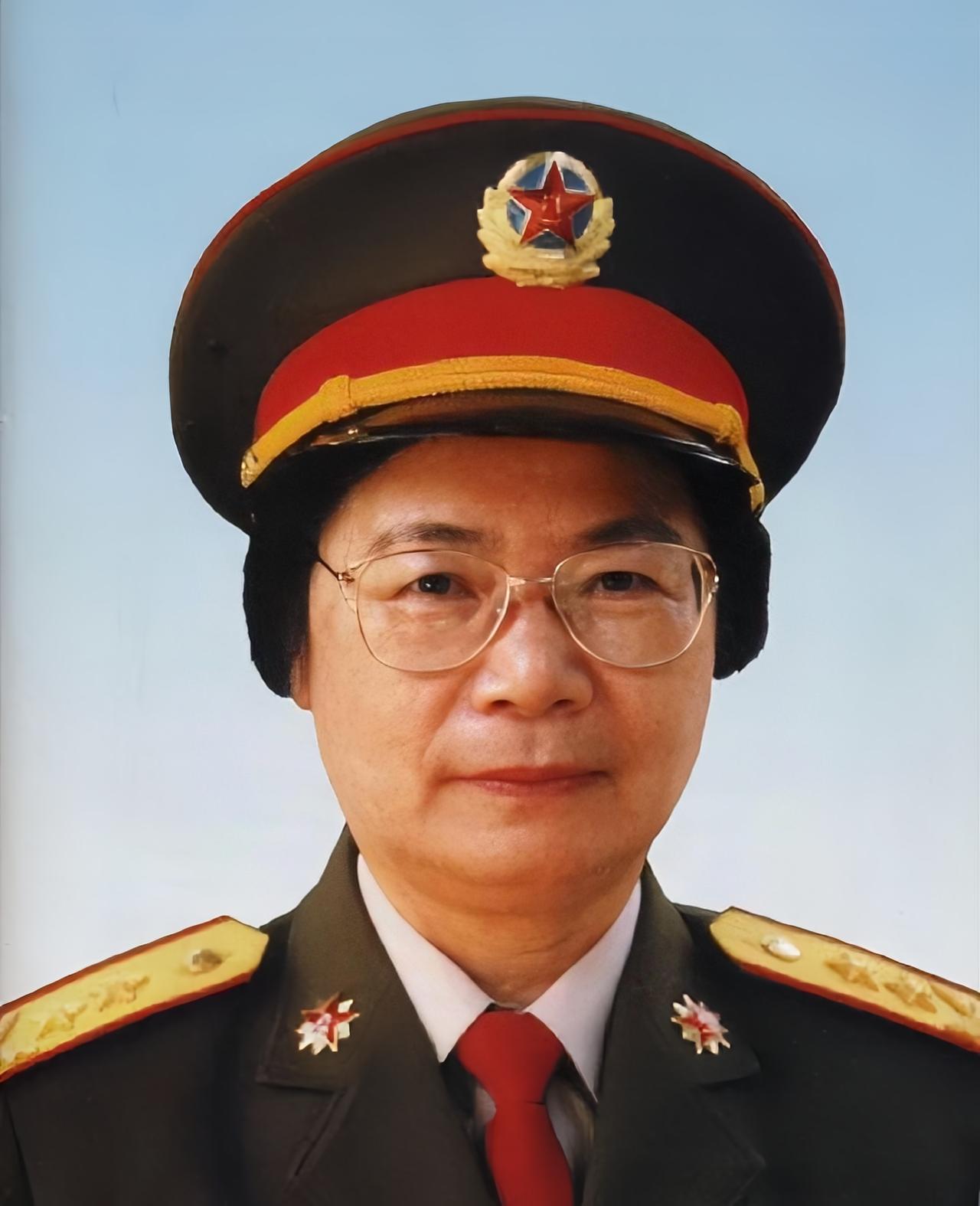 新中国第一位女将军是谁？他就是开国少将李贞。李贞的丈夫是开国上将甘泗淇。新中国第