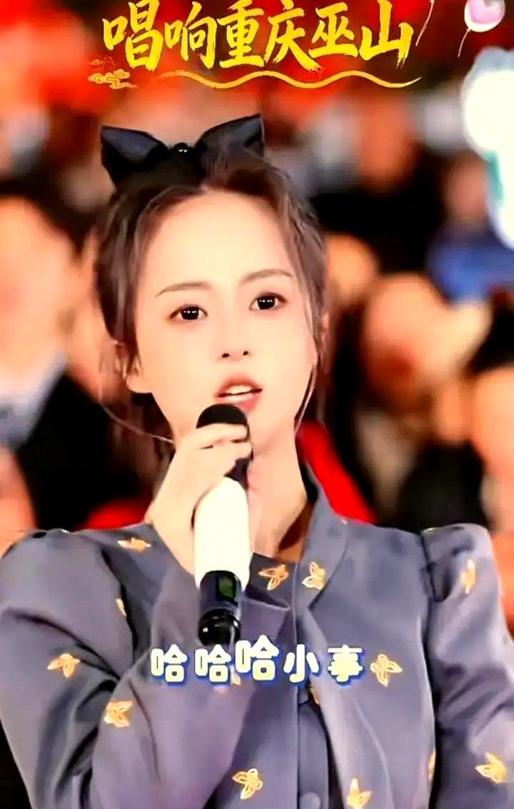 千万粉丝大网红，竟被一个县城草台班子逼到墙角。
 
重庆奉节，一个叫索图的搞了个