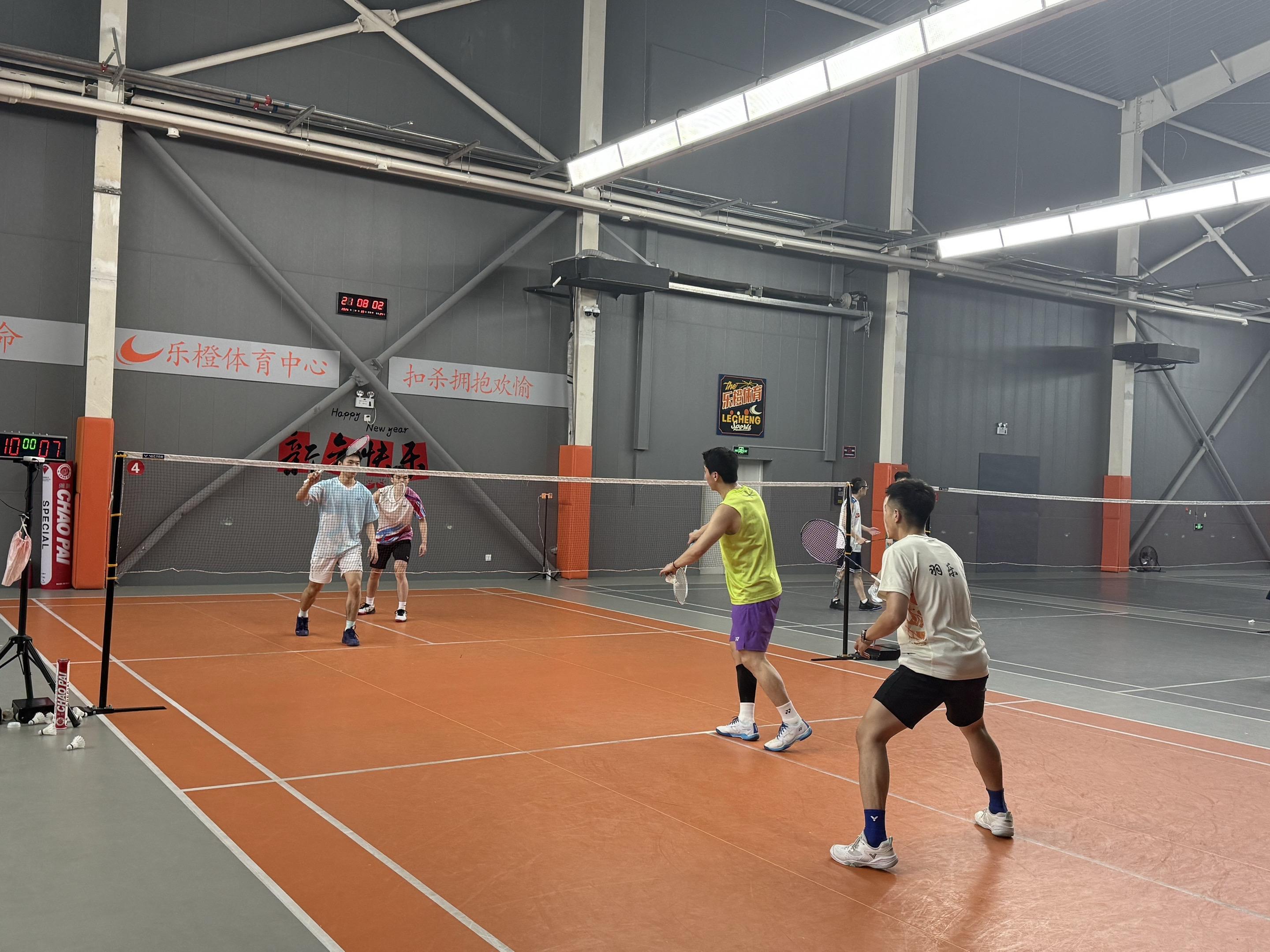 你跟她分手了吗 五一我们一起去打球🏸
