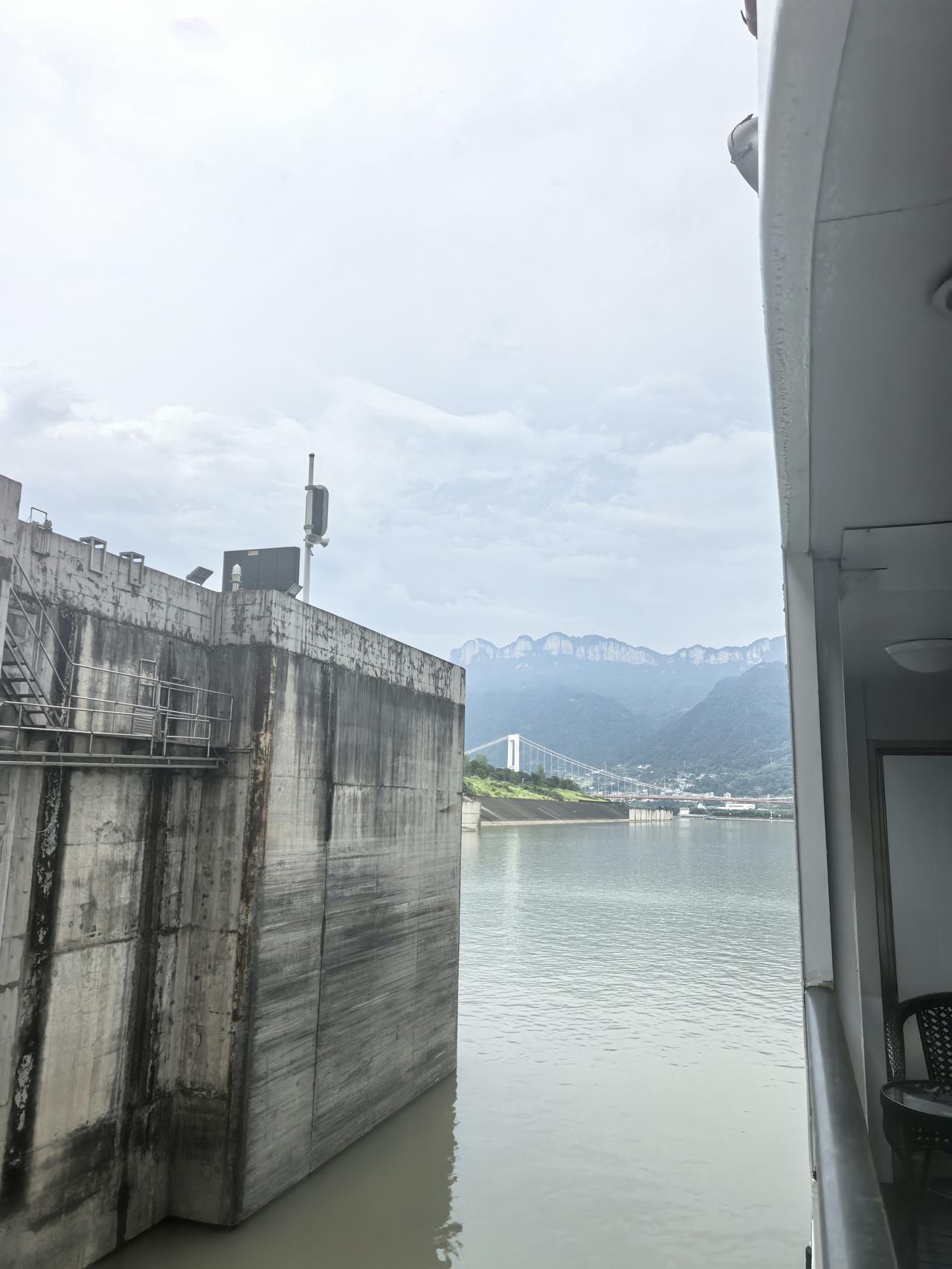 0510.三峡船闸