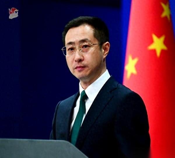 我猜，不少人看到这新闻，脑子里已经演完一部战狼3了。
中国公民在乌克兰被抓，那还