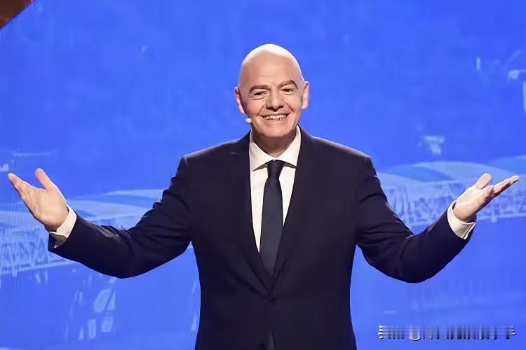 国际足联“还不死心”！
向中国索要天价转播费（2.5–3亿美元， 后让步到：1.