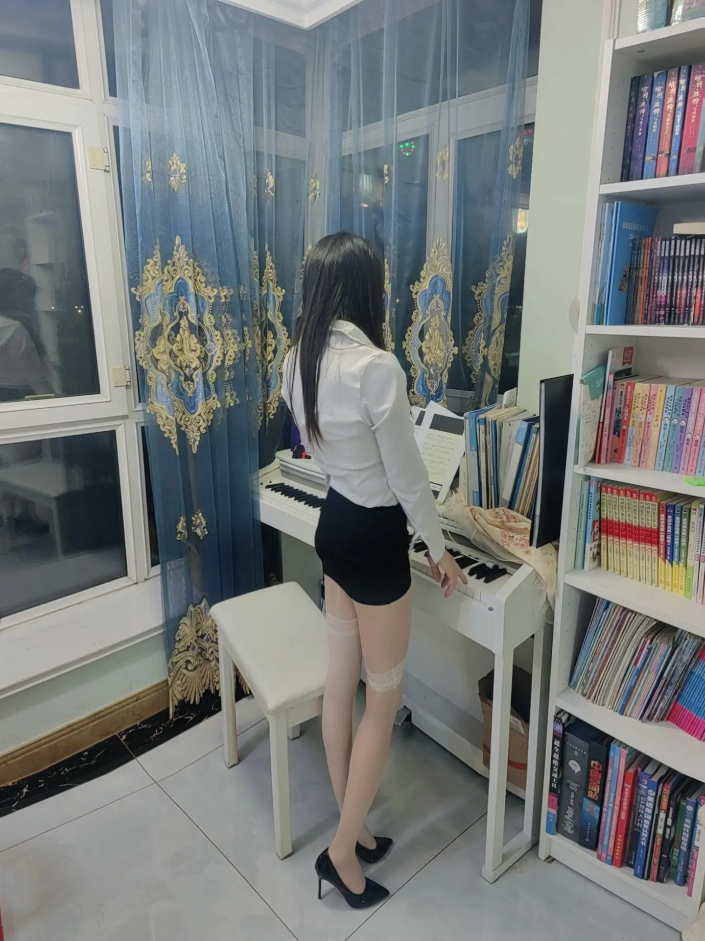 制服小姐姐。