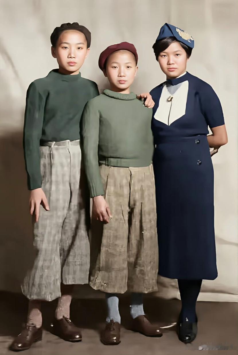 1937年的莫斯科，三个中国孩子留下了一张合影。

毛岸英、毛岸青、蔡妮，他们都