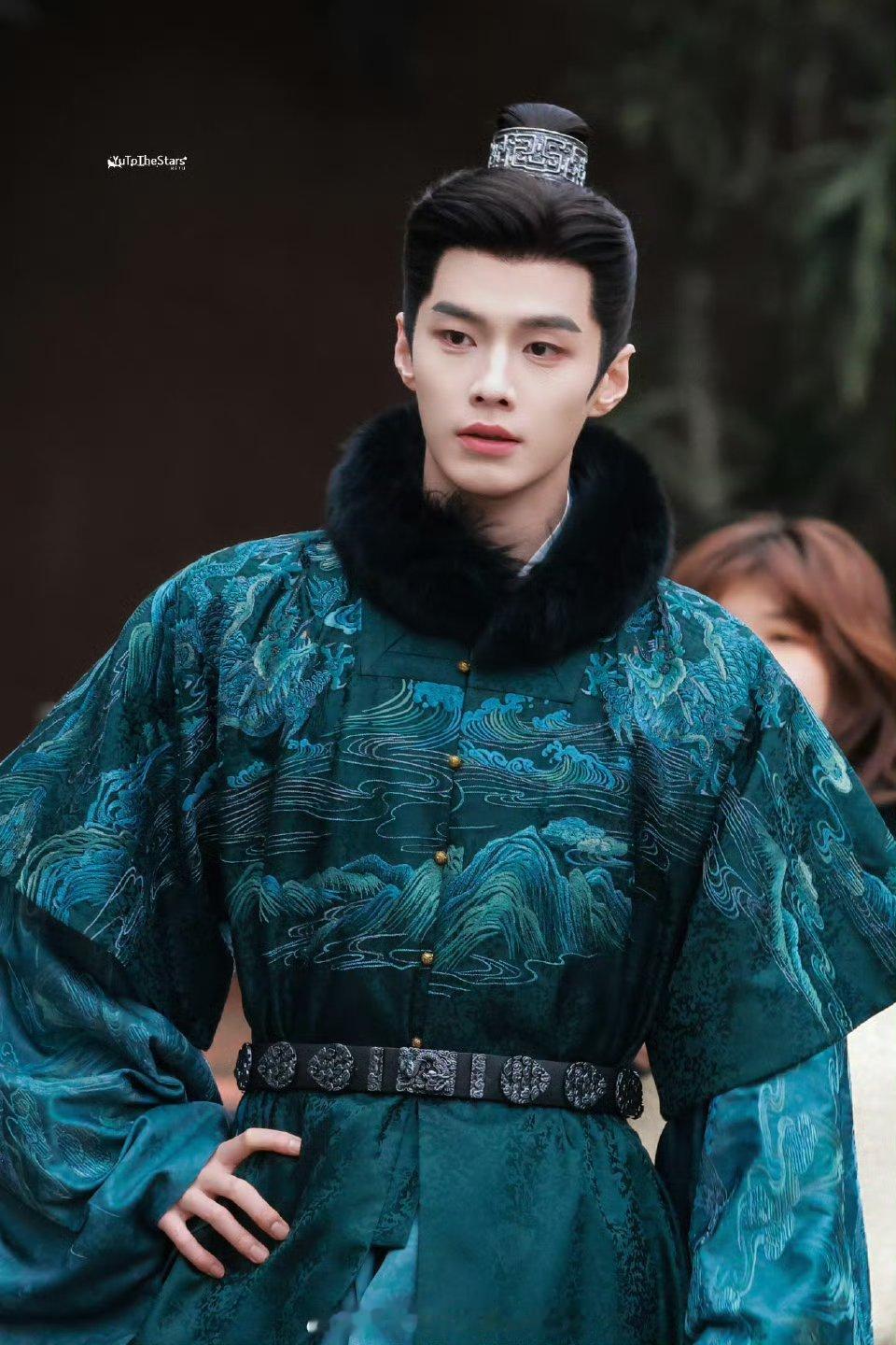 何与《窈窈有期》萧靖西今日两套造型路透！ 天选古人 