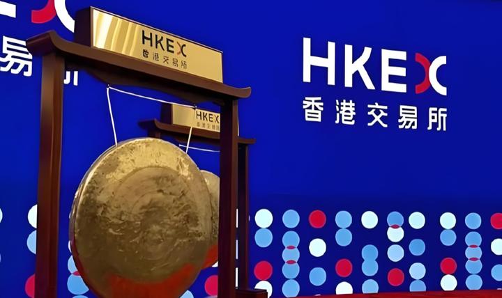 6月26日那天，港交所的上市仪式厅估计得加凳子.
五家企业同台敲锣，创下今年单日