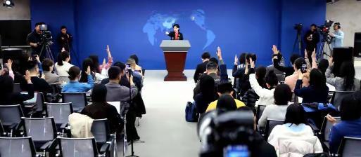 在国台办举行的例行新闻发布会上，屡次出现台湾记者提问时将台湾地区领导人称呼为“总
