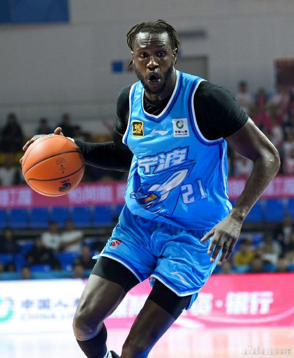 【北汽男篮签下第四外援马帝昂曾凡博下月初确定新赛季去向】北京青年报记者26日获悉