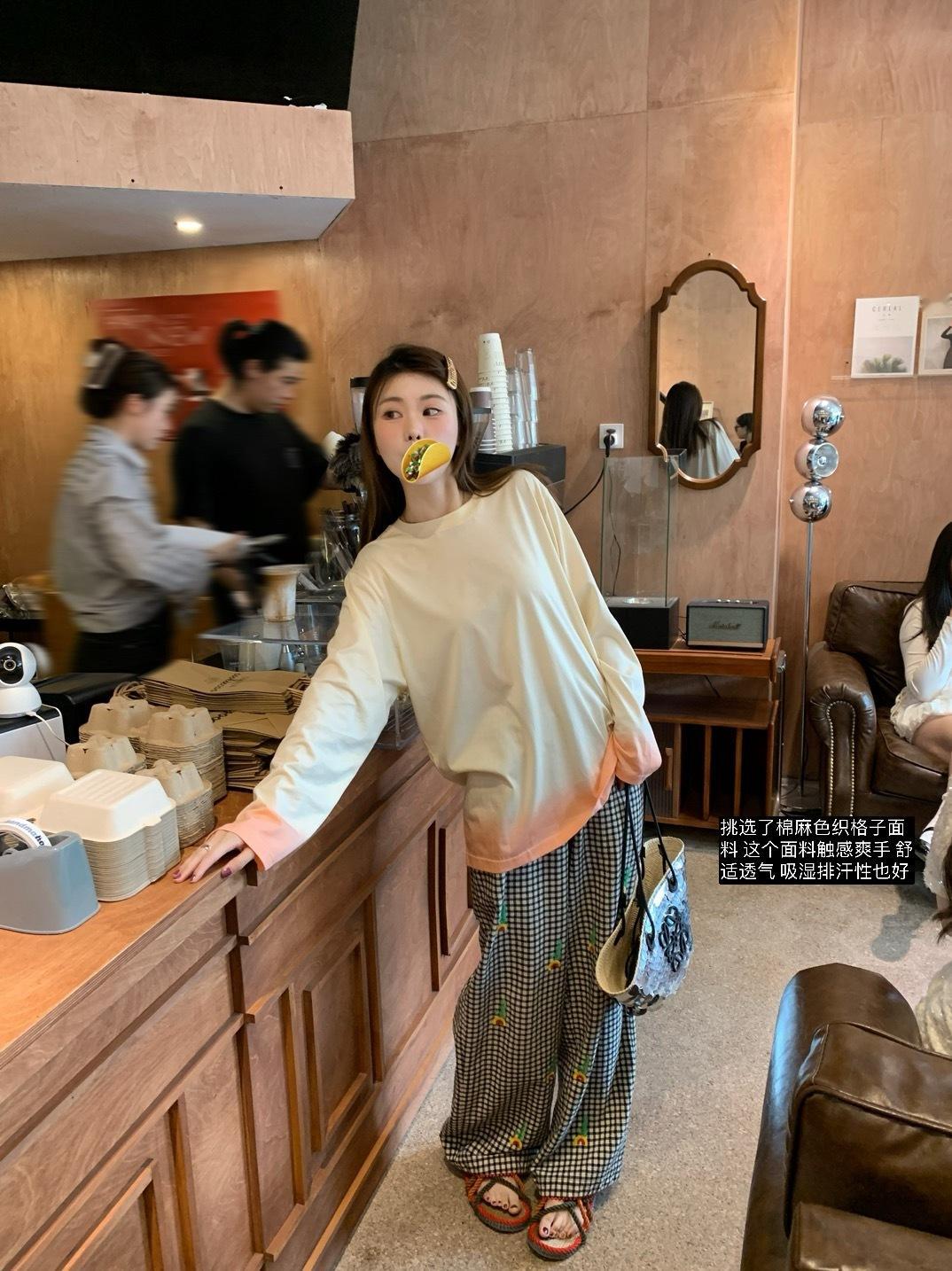 早睡早起👏🏻 今日分享这条很爱的棉麻格子裤2个颜色盲选都不会出错奥 夏天没理