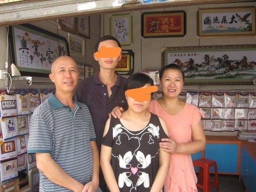 最萌身高差姐弟俩
2014年两位小朋友大学毕业，回南宁一起度过了一段美好时光，姐